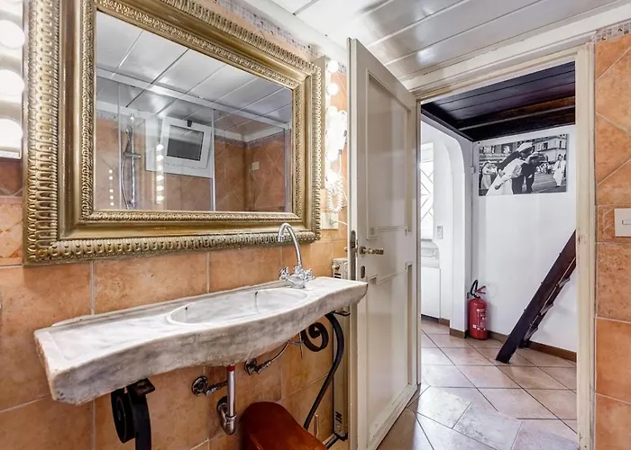 Trevi Legend Penthouse Apartment *